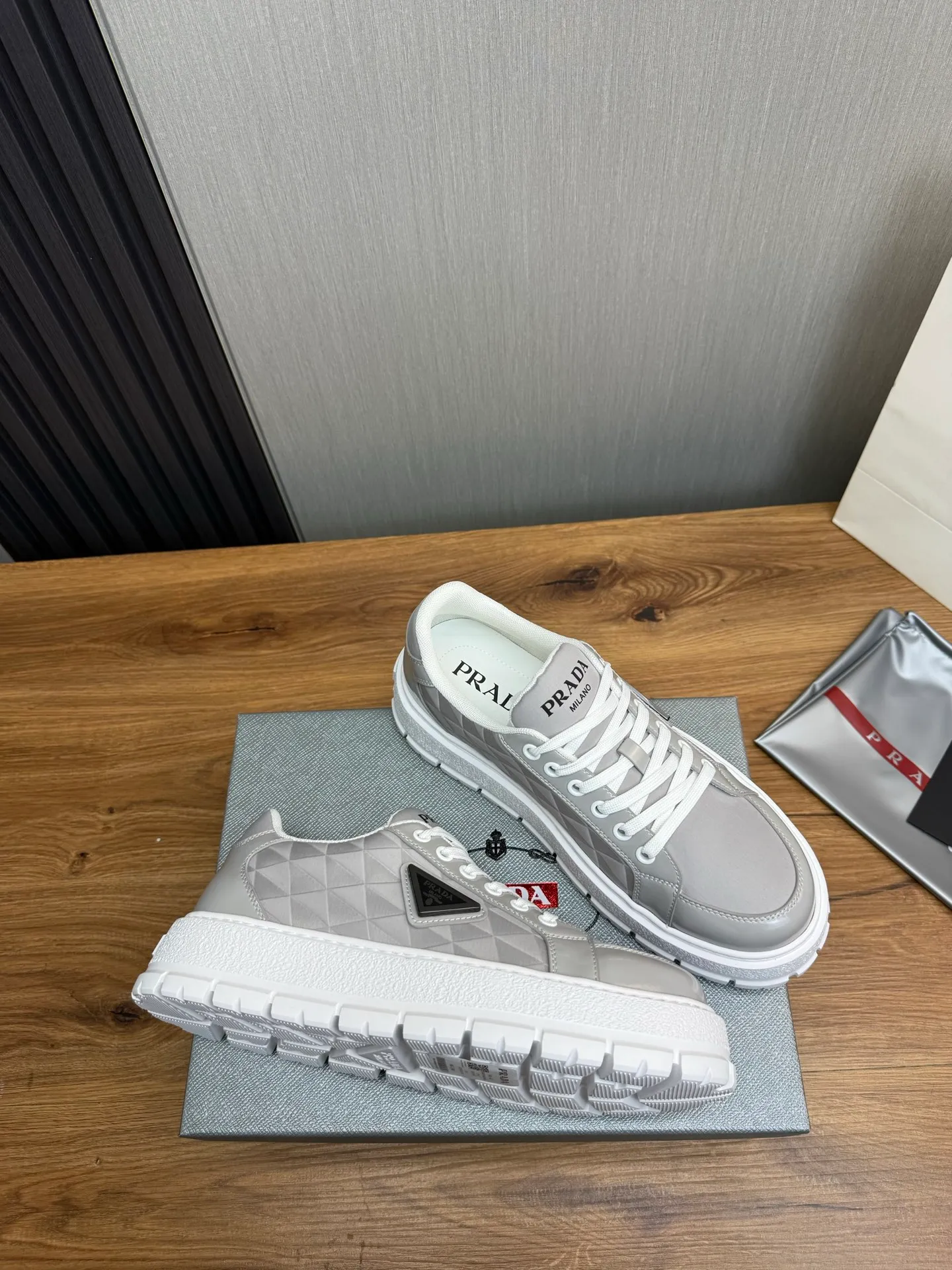 Men's shoes 💰580💰 [PRADA] Autumn and winter hot men's shoes shipped 👏Official website synchronized ⬆️Original fly-woven cowhide fabric + cowhide lining, 1⃣️:1⃣️reproduction, original sole, 38-45 (45. Customized, non-refundable)